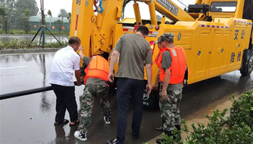 以“汛”為令 聞“雨”而動(dòng) 暴雨中洛陽公交人在行動(dòng)！