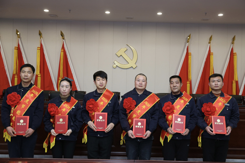 0204 節(jié)能能手從左至右依次為 石亞杰、沈小慶、楊興忠、于俊國、權(quán)振利、吳偉偉.jpg