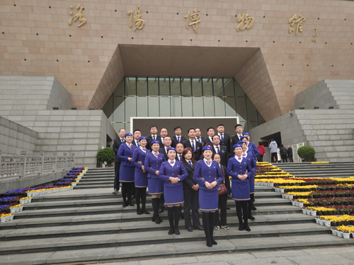 瞧！春分時(shí)節(jié)的最美公交藍(lán)！