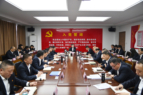 打好“收官戰(zhàn)” 謀好“開局篇”！洛陽公交集團(tuán)召開11月董事長月調(diào)度會02.JPG